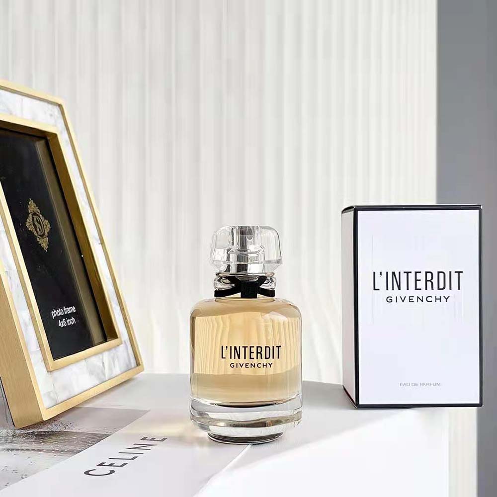 Close-up of embossed Givenchy logo on L’Interdit Eau de Parfum cap