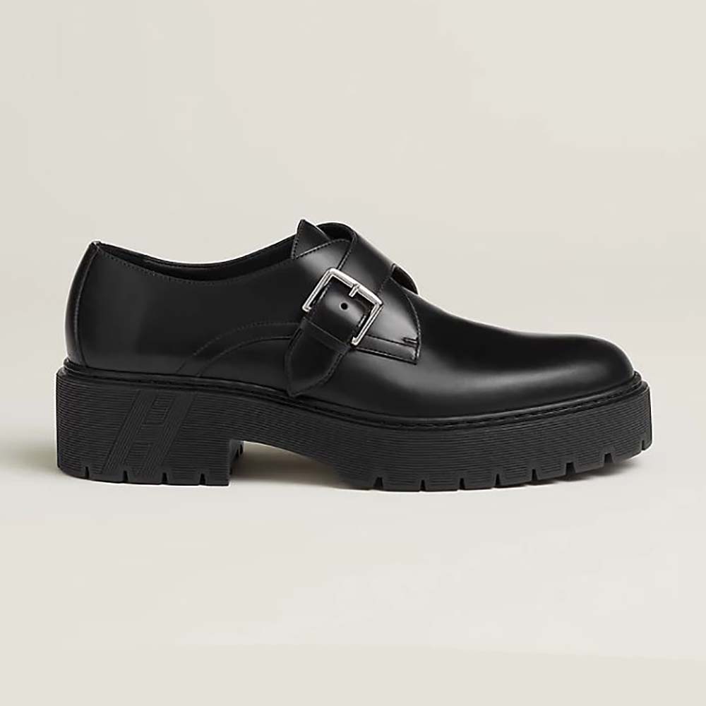 Side profile of Hermes Men Happen Derby Shoe-Black showing sleek silhouette