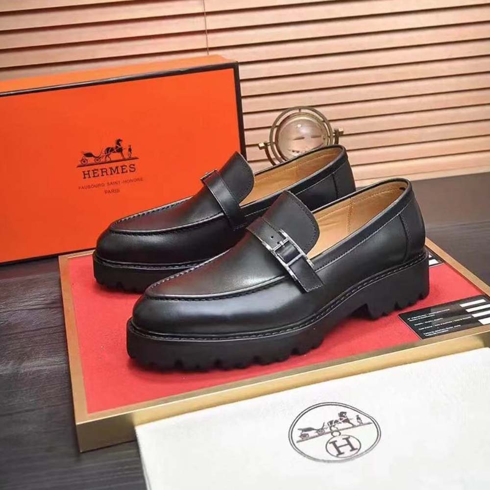 Top view of Hermes Men Happen Derby Shoe-Black highlighting classic derby lacing