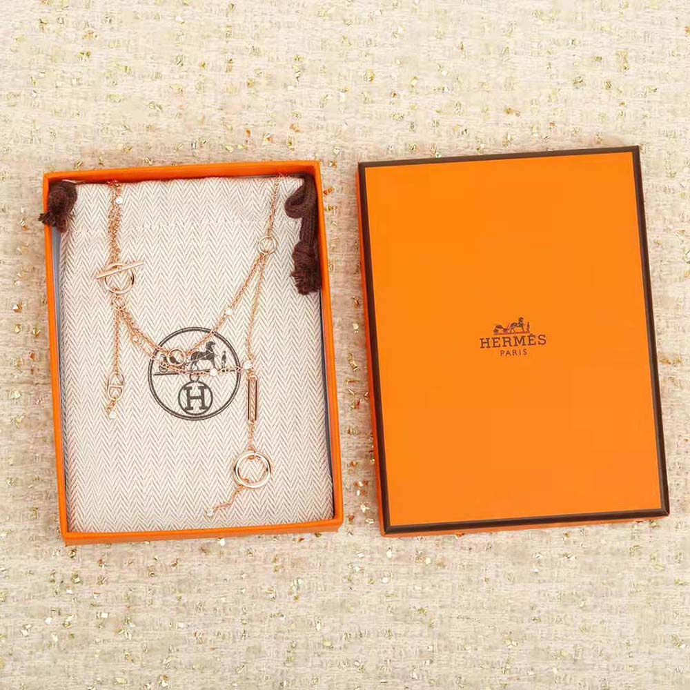 Full view of Hermes Women Chaine D’ancre Chaos Lariat Necklace draped on display