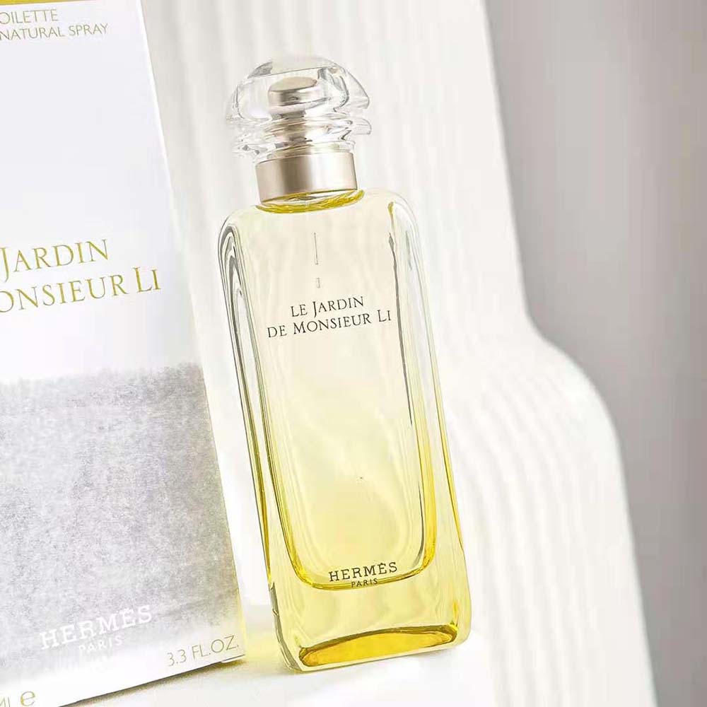 Side angle showcasing the elegant silhouette of Hermes Women Le Jardin De Monsieur Li Eau De Toilette