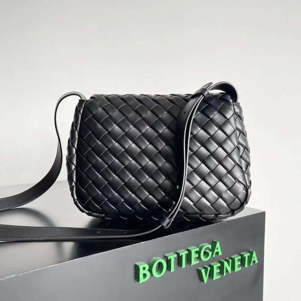 Close-up detail of intrecciato weave on Bottega Veneta Small Cobble Messenger