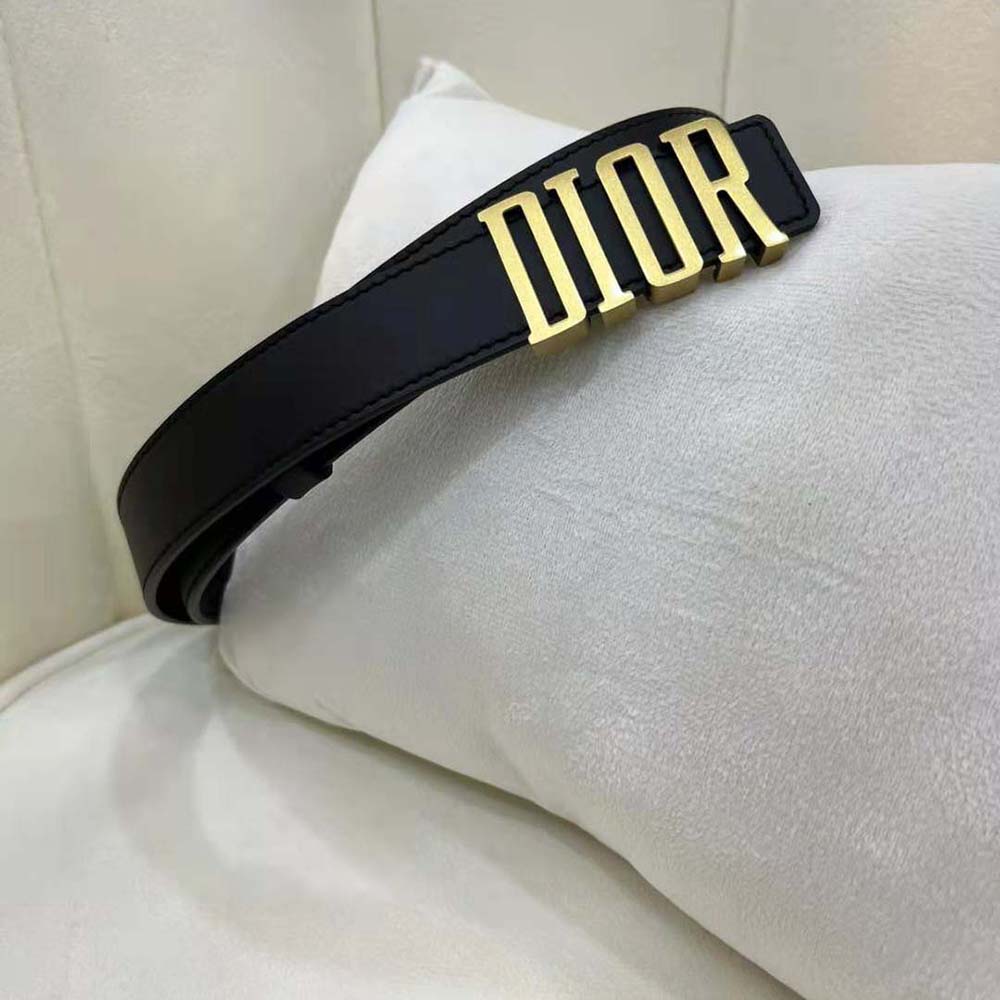 Side angle showing slim silhouette of Dior Women D-Fence Belt in black