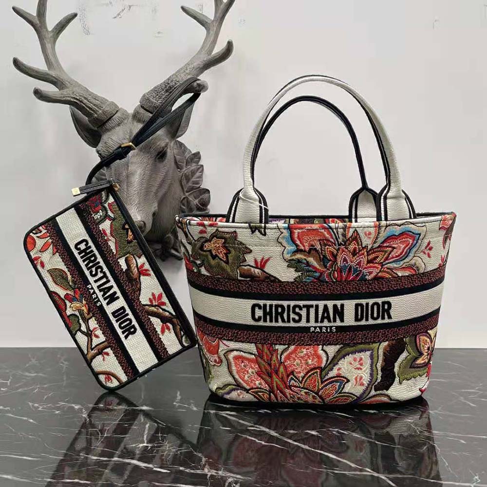 Close-up of Albero della Vita embroidery on Dior Women Hat Basket Bag
