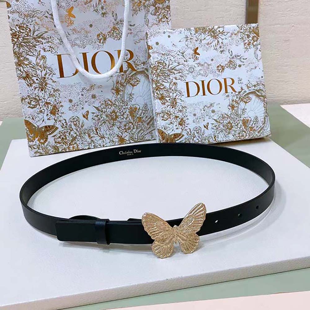 Close-up of gold buckle and black calfskin on Dior Women Métamorphose Belt