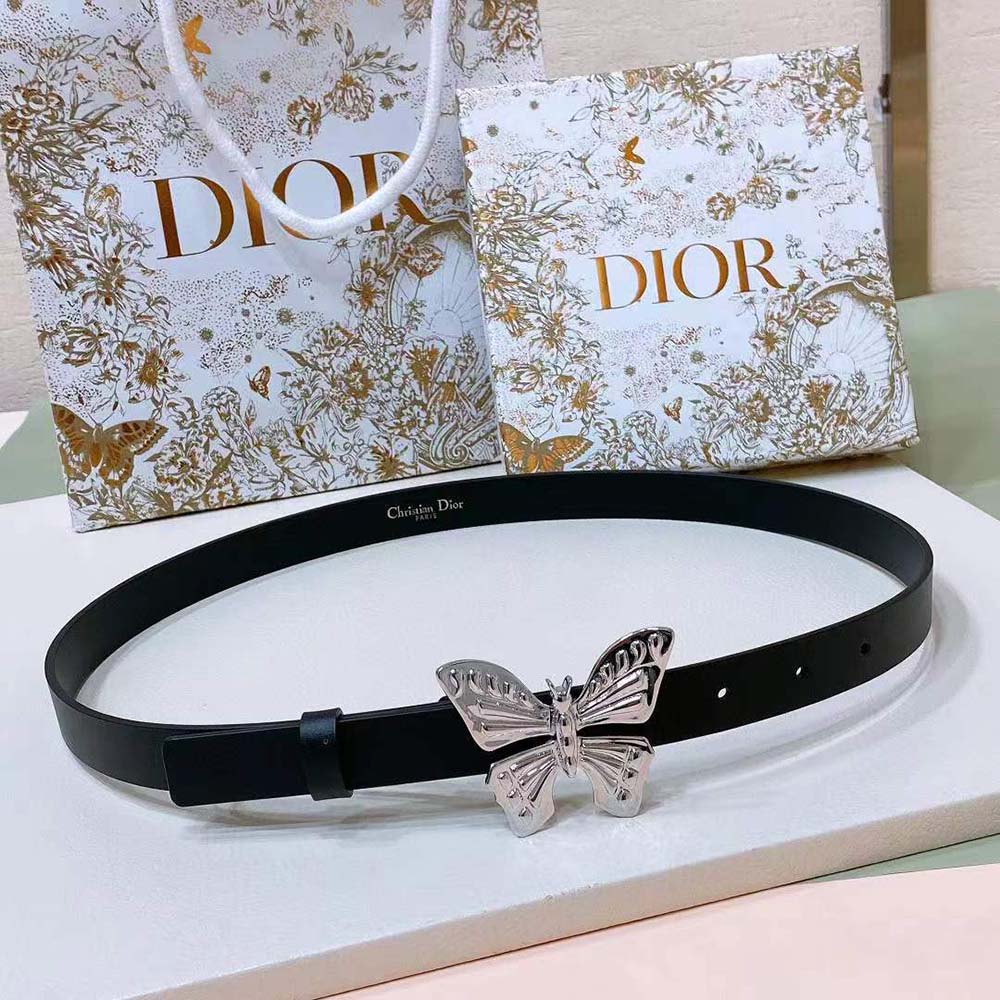 Close-up of silver buckle detail on Dior Women Métamorphose Belt