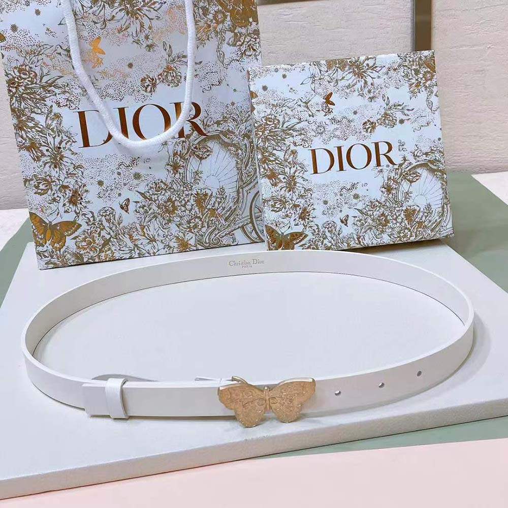 Close-up of gold buckle on Dior Women Métamorphose Belt White Ultrasmooth Calfskin