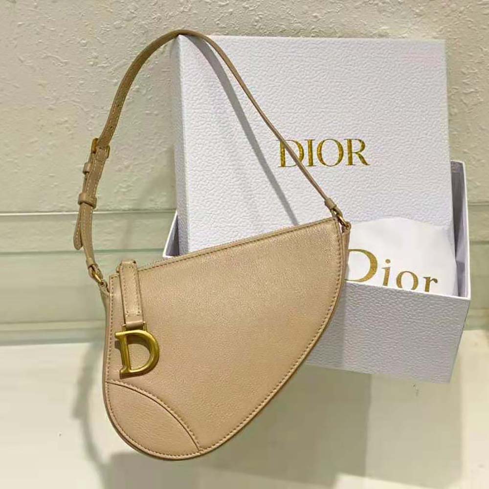 Close-up of gold-tone 'D' hardware on Dior Women Saddle Shoulder Pouch