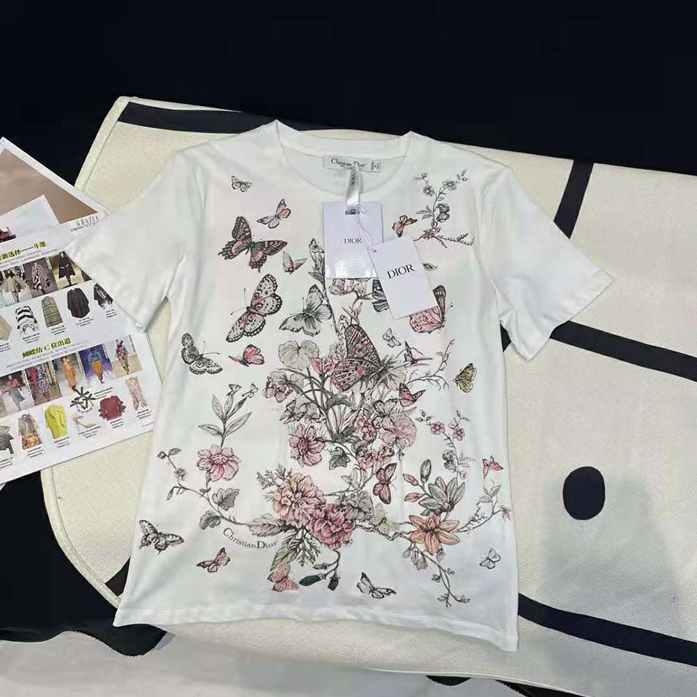 Close-up on pastel pink Toile de Jouy Mexico print of Dior Women T-Shirt