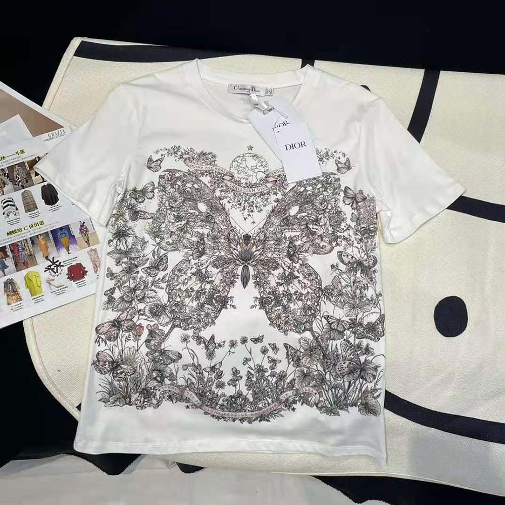 Close-up on pastel pink butterfly motif of Dior Women T-Shirt