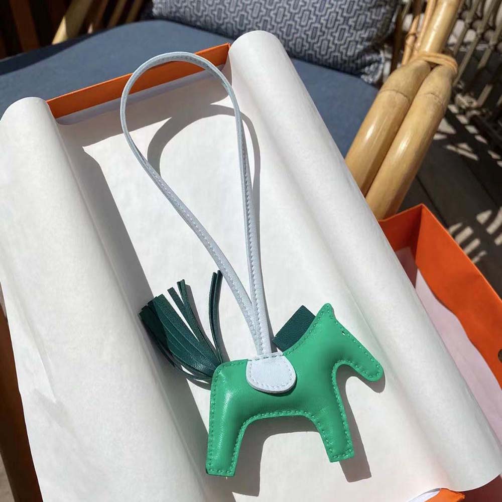 Side angle showing Rodeo horse silhouette on Hermes Unisex Charm