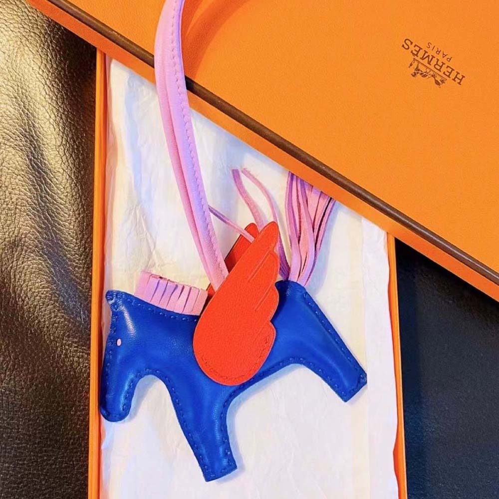 Close-up of red calf leather and signature rope on Hermes Rodeo Pegase Charm