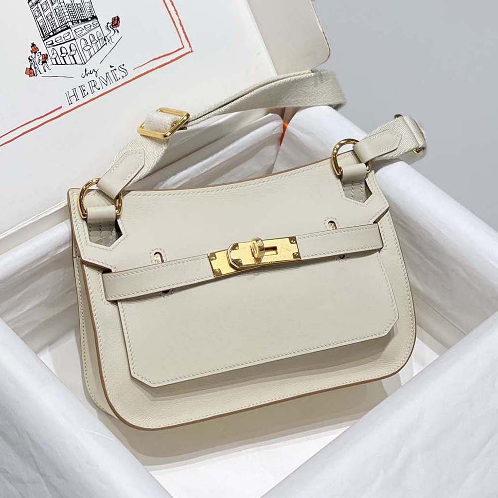 Close-up of gold clasp detail on Hermes Women Jyspiere shoulder bag