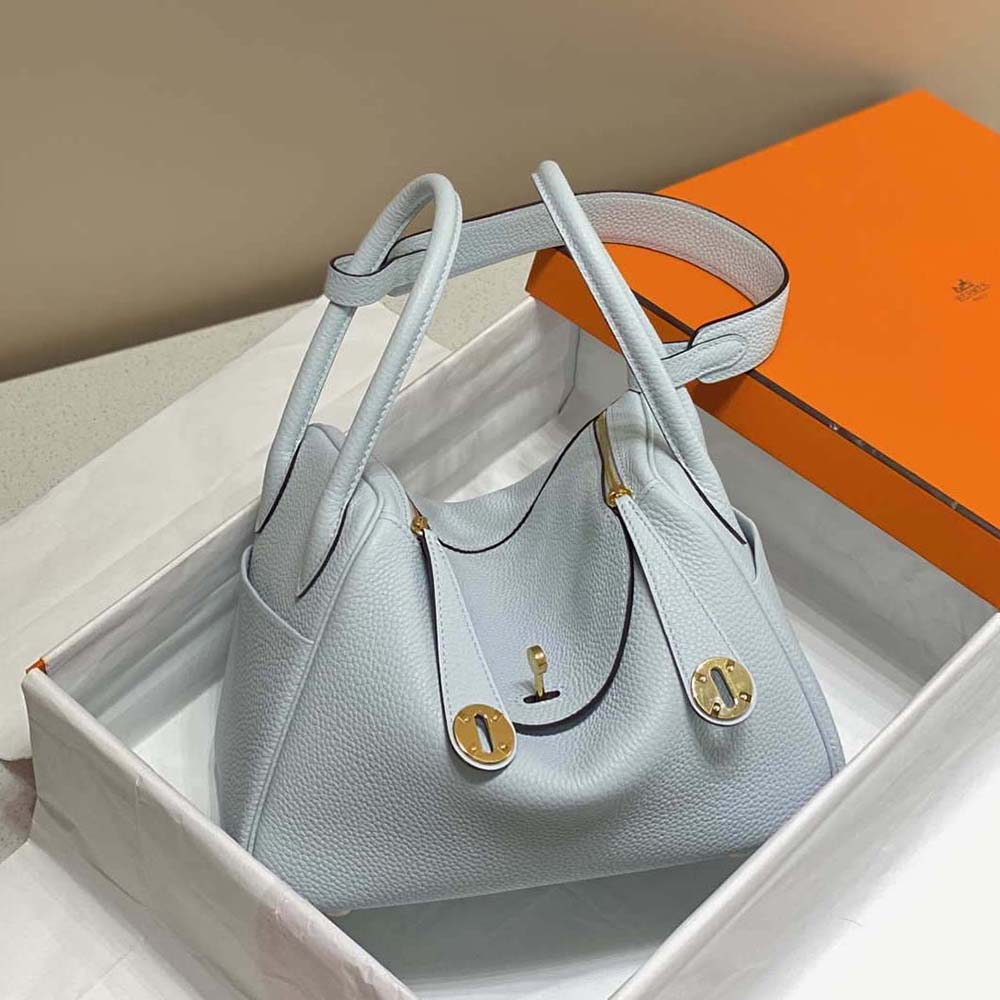Close-up of double-zip closure on Hermes Women Lindy 26 Blue bag
