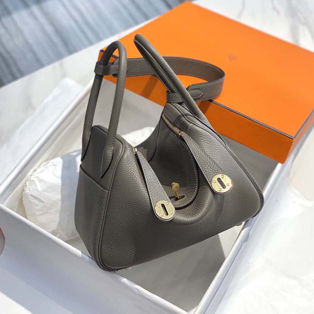 Hermes Women Lindy 26 in Clemence Leather-Gray/Gold - image 4