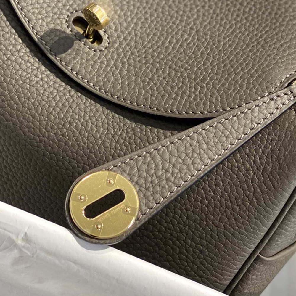 Hermes Women Lindy 26 in Clemence Leather-Gray/Gold - image 9