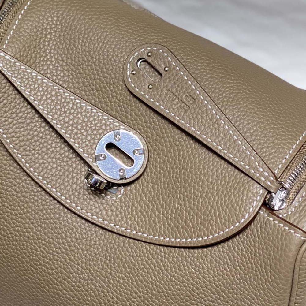 Hermes Women Lindy 26 in Clemence Leather-Gray/Silver - image 9