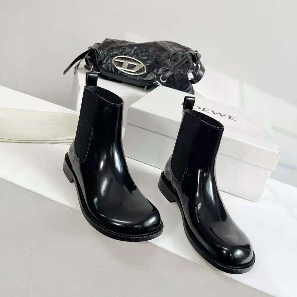 Sole detail showing tread and craftsmanship on Loewe Men Campo Chelsea Boot