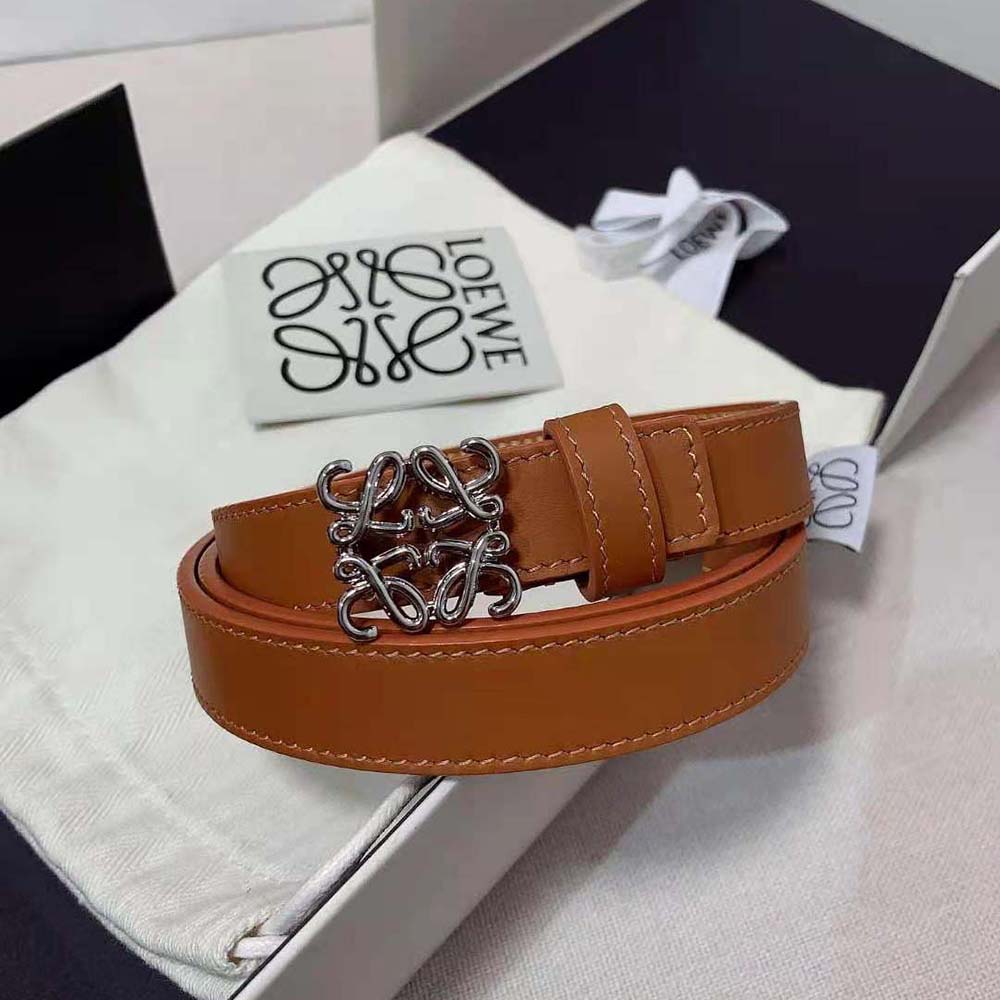 Side angle showing texture of Loewe Women Anagram Belt in tan leather
