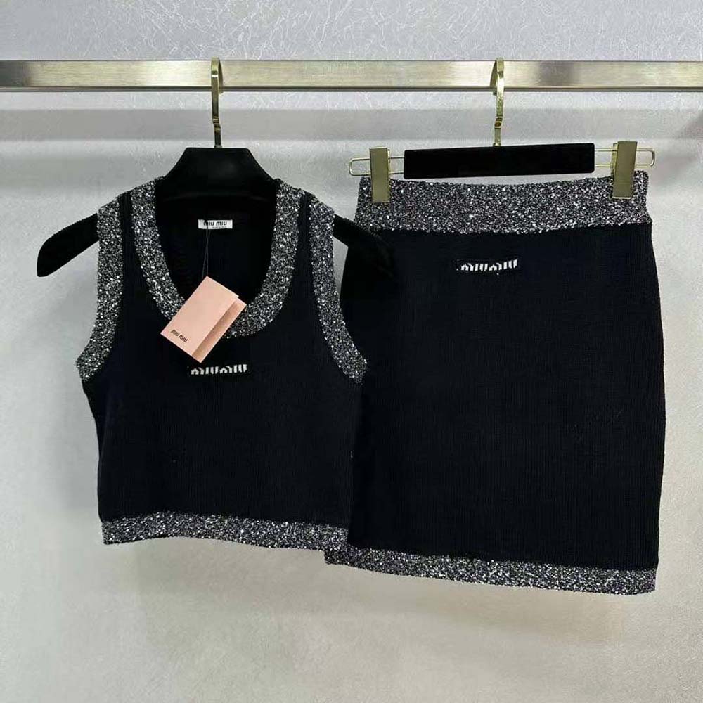 Close-up of cashmere fabric texture on Miu Miu Women Cashmere Top-Black