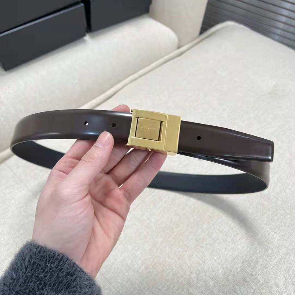 Close-up detail of YSL buckle on Saint Laurent YSL Women La 76 Buckle Belt