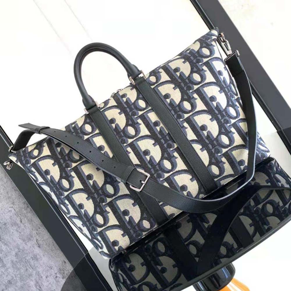 Close-up on Maxi Dior Oblique jacquard fabric detail on weekender bag