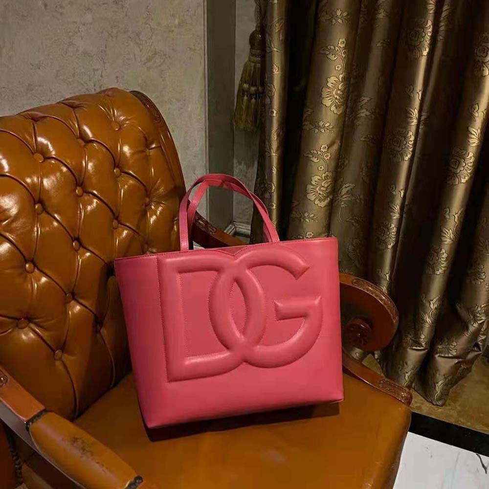 Side profile showing silhouette and zip closure of D&G pink leather bag
