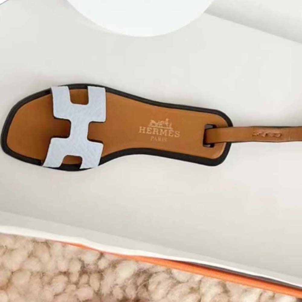 Side view of Hermes Oran Nano Charm-White metal clasp and shape