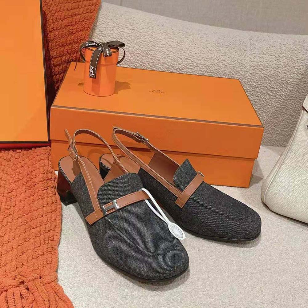 Close-up of polished silver hardware on Hermes Women Infinie 50 Pump