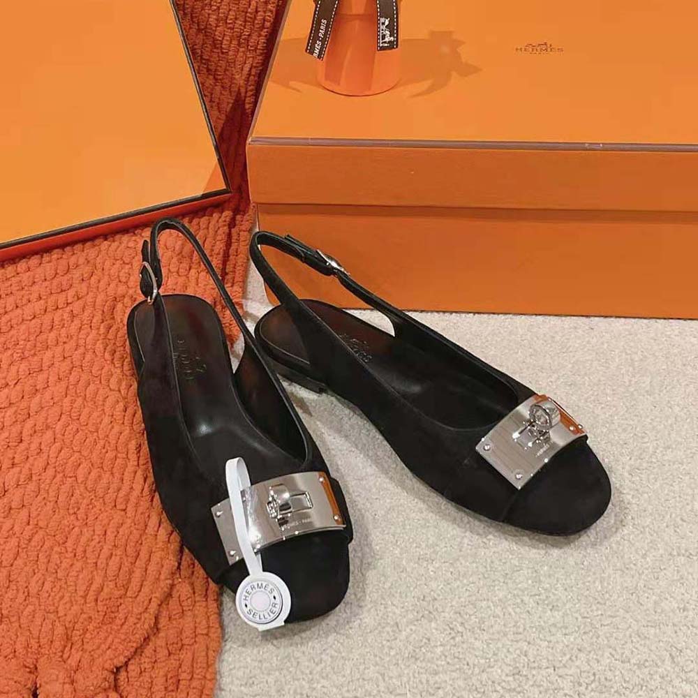 Side profile showing adjustable buckle strap of Hermes Innocente Slingback
