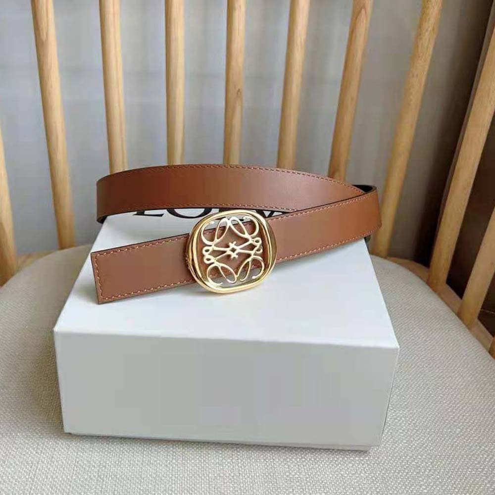 Side angle showing smooth calfskin and reversible design of Loewe belt