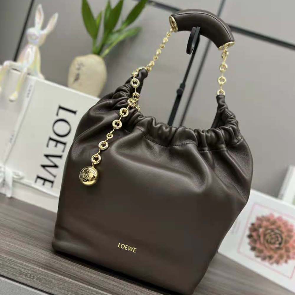 Close-up on antique gold hardware of Loewe Women Small Squeeze Bag