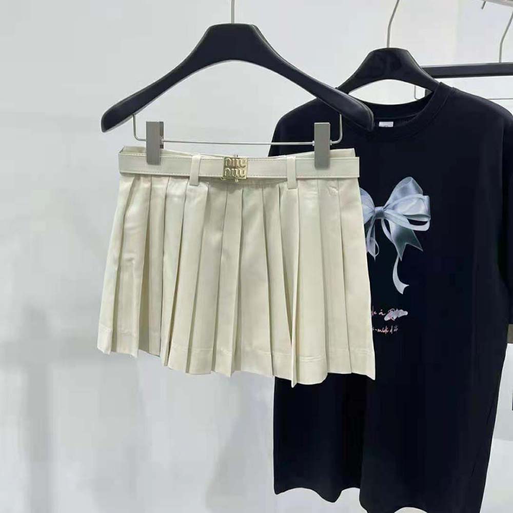 Side angle showing silhouette of Miu Miu Women Pleated Batavia Miniskirt