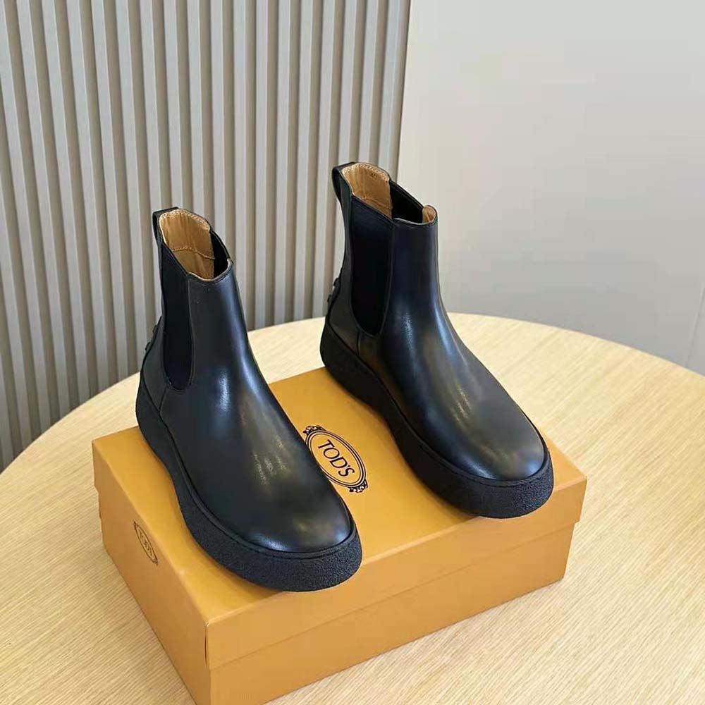 Close-up of elastic side panel on Tod’s Men W. G. Chelsea Boots