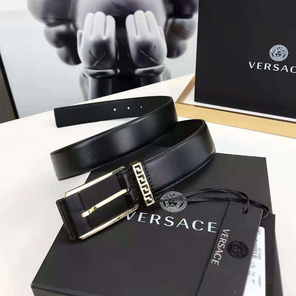 Close-up of gold Greca logo hardware on Versace Unisex Greca Accent Leather Belt-Black