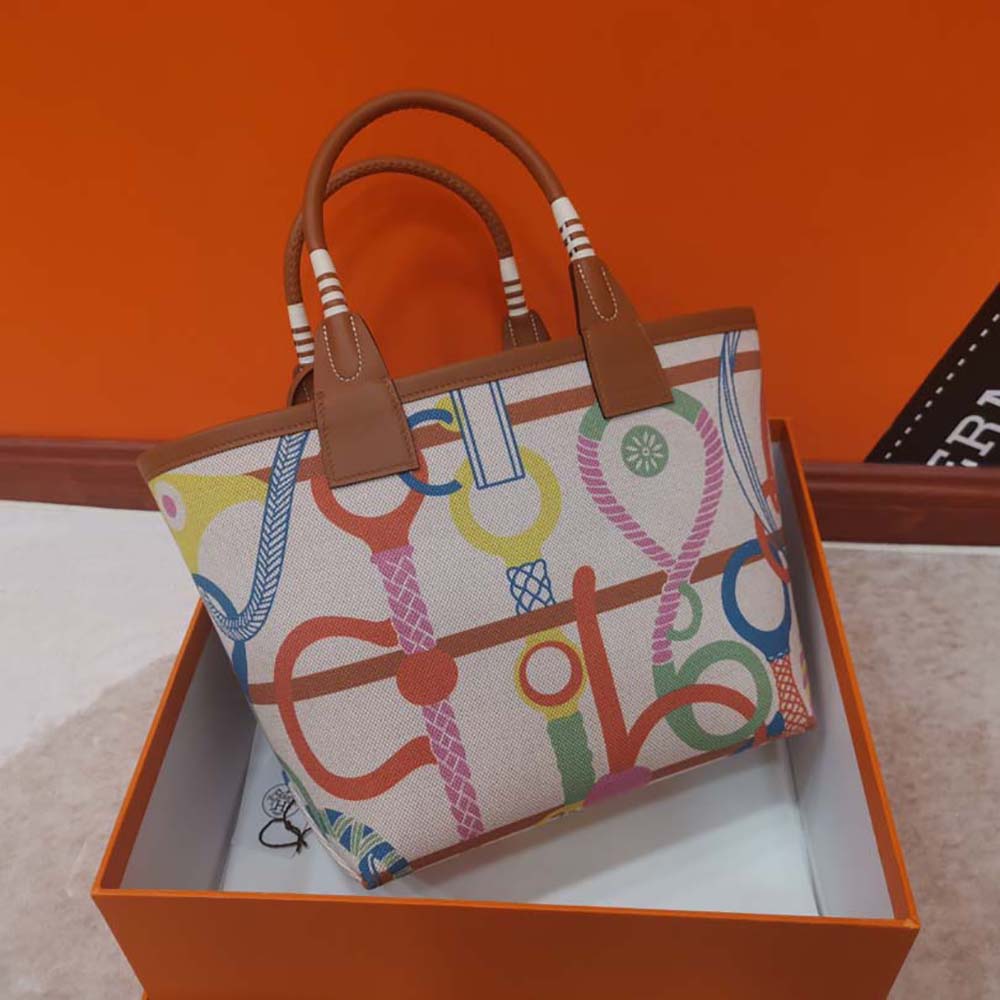 Side angle highlighting structured silhouette of Hermes Unisex Steeple 25 Tote
