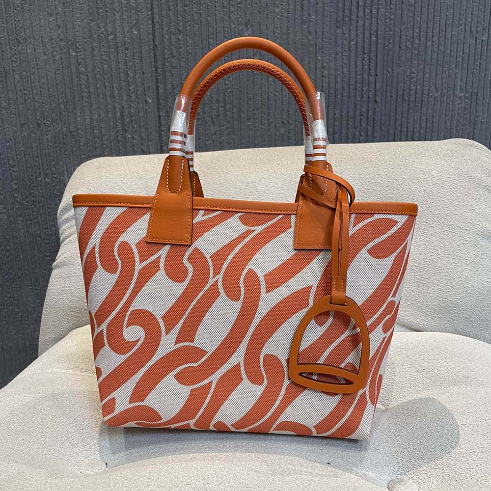 Close-up of silver hardware on Hermes Unisex Steeple 25 Ecru Tote Bag-Orange