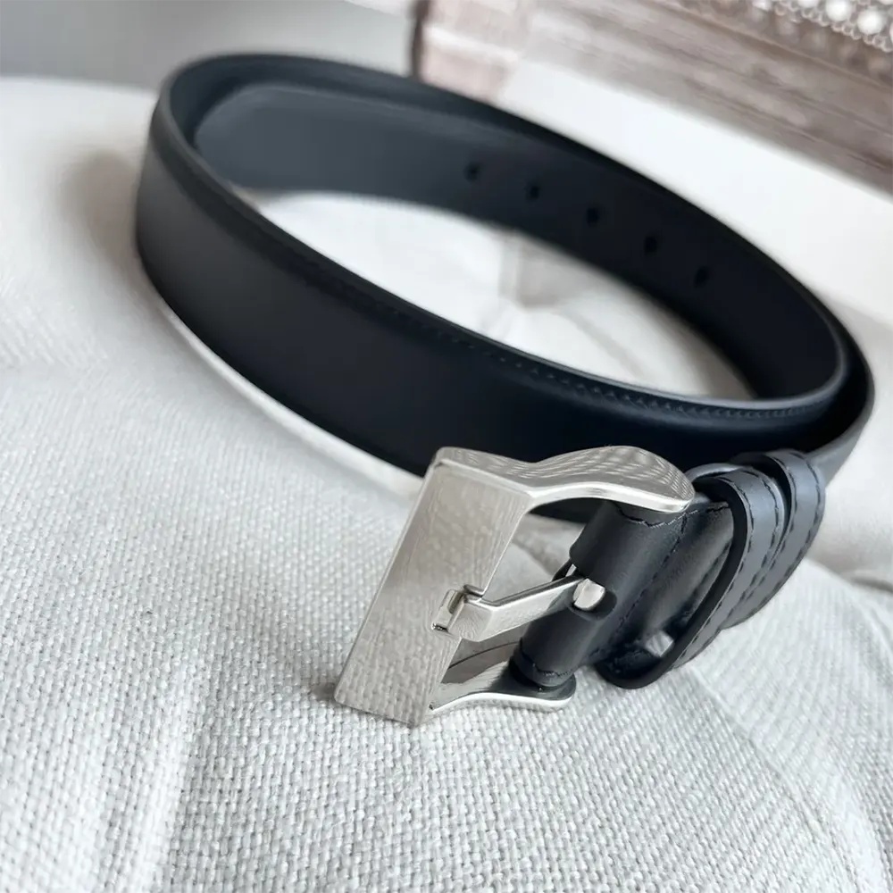 Bottega Veneta Unisex Smooth Calfskin Leather Belt-Black - image 4