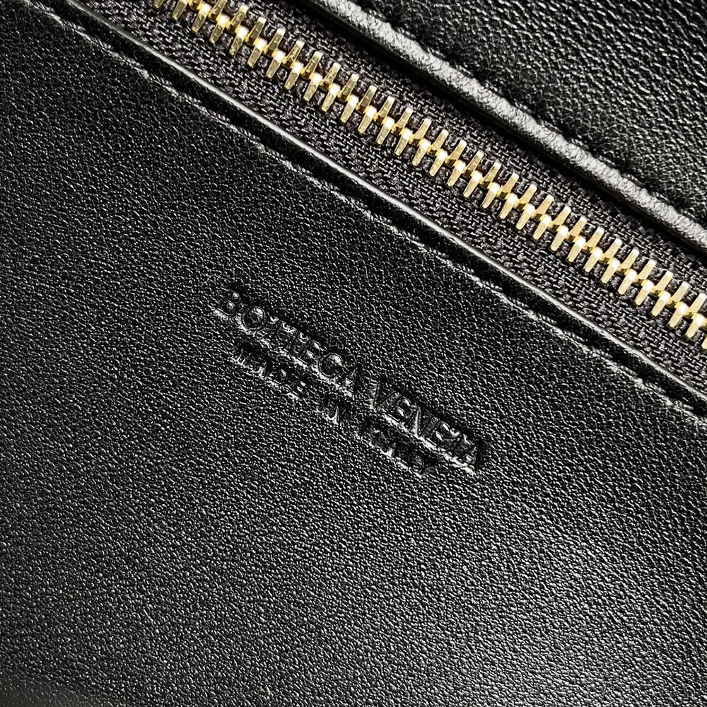 Bottega Veneta Women Long Clutch Andiamo With Handle-Black - image 9