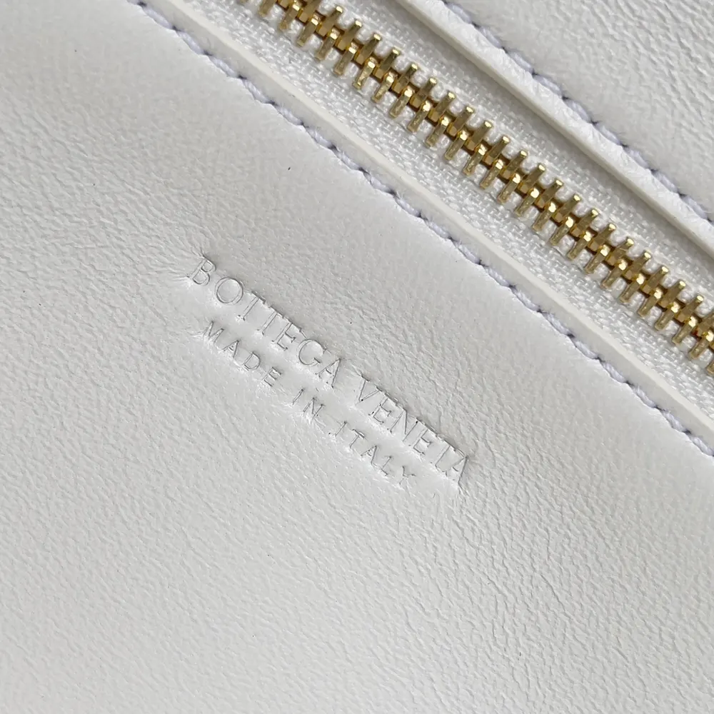Bottega Veneta Women Long Clutch Andiamo With Handle-White - image 9