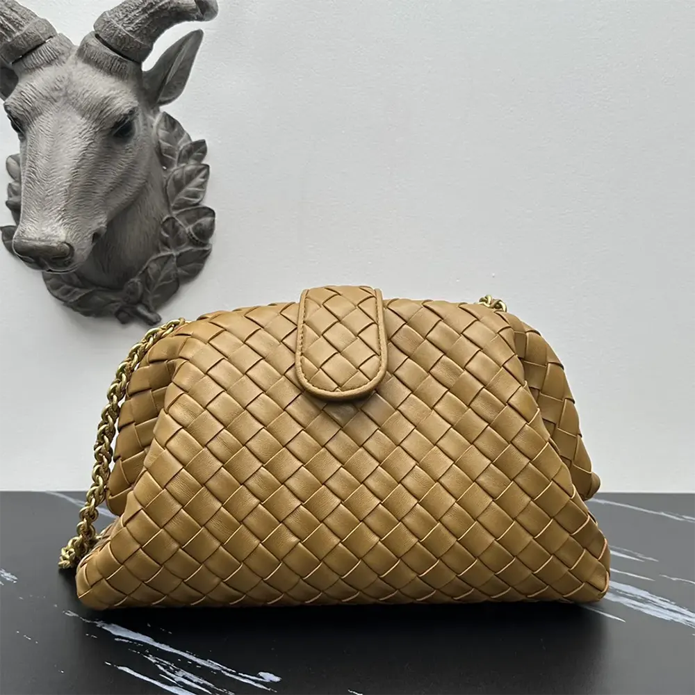 Close-up of chain hardware detail on Bottega Veneta Women Teen Lauren 1980