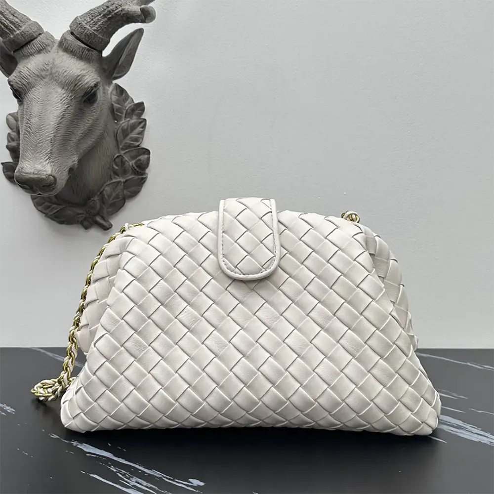 Close-up of silver chain closure on Bottega Veneta Teen Lauren 1980