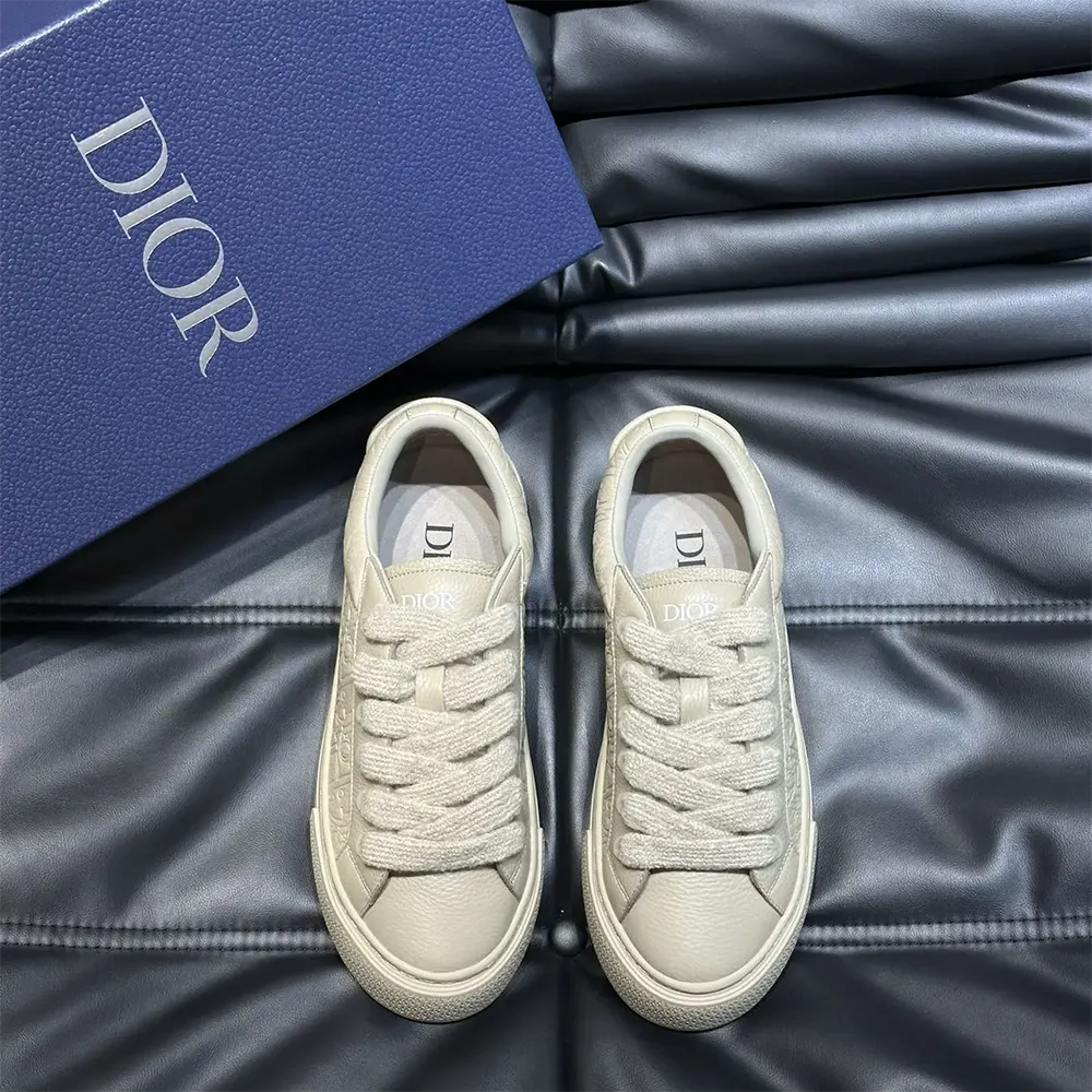Overhead view showing laces and sole design of Dior Men B33 Sneaker Beige
