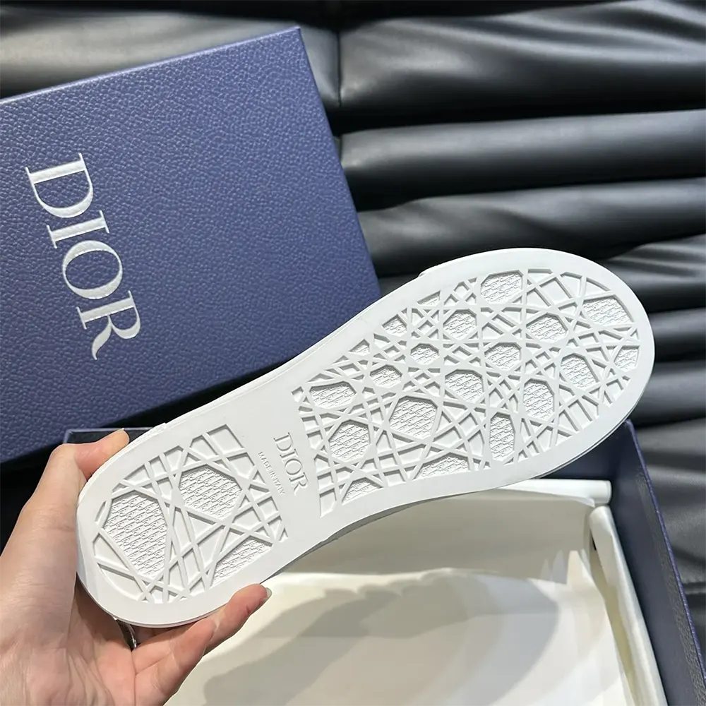 Dior Men B33 Sneaker White Grained Calfskin and White Dior Gravity Leather - image 10