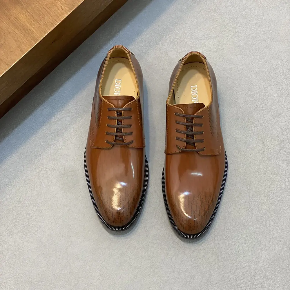 Close-up on Dior Oblique Gradient Patina detail on brown leather