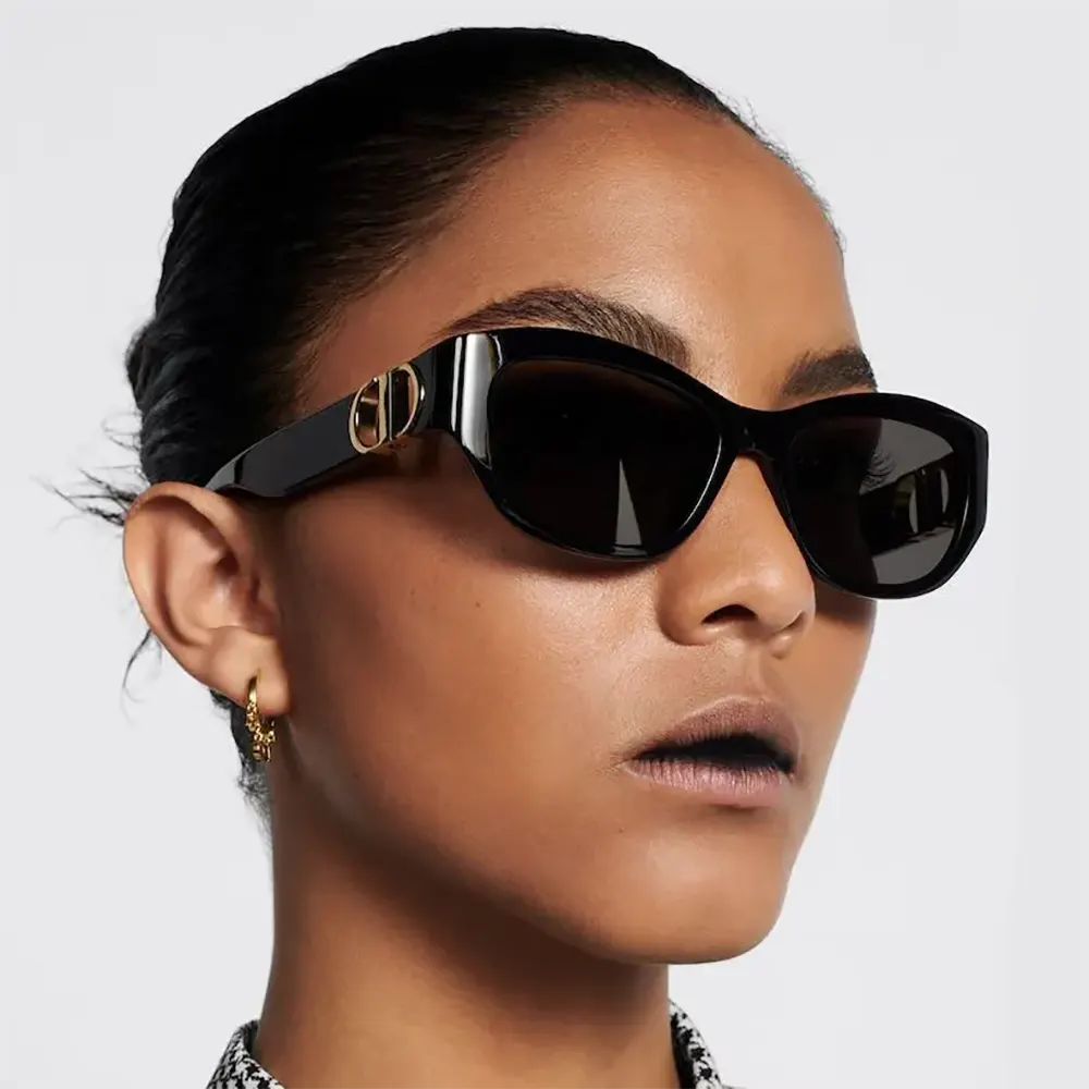 Side profile showing butterfly silhouette of Dior 30Montaigne B5U sunglasses