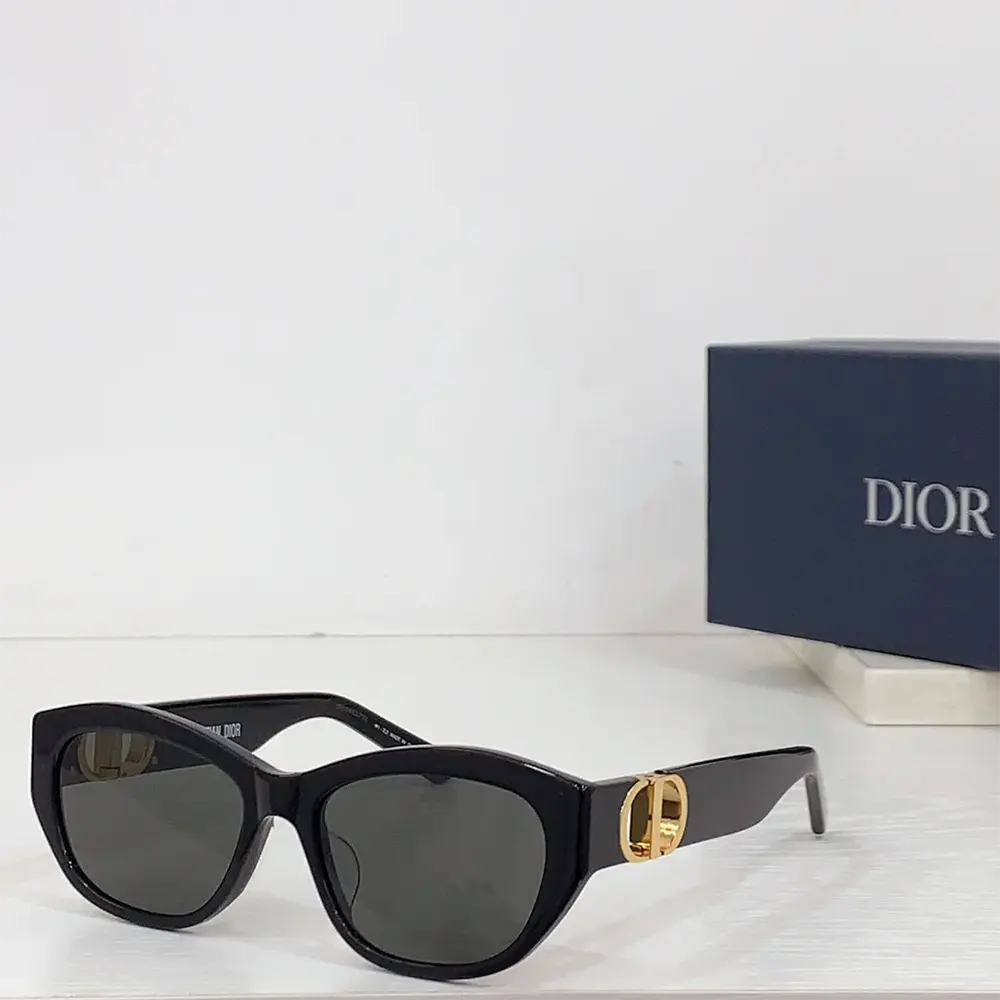 Close-up of Dior logo on temple of 30Montaigne B5U sunglasses