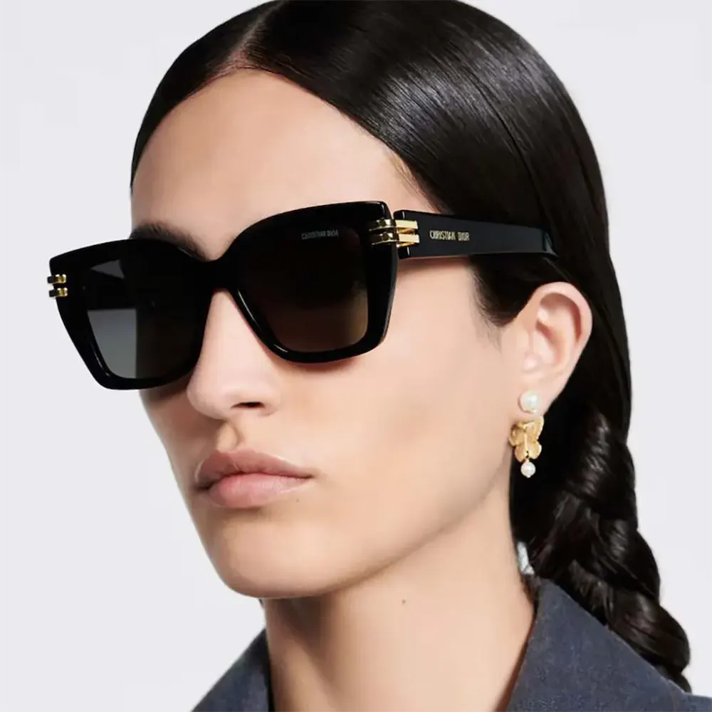 Side angle highlighting adjustable nose pads of Dior Unisex CDior S1I Black Square Sunglasses