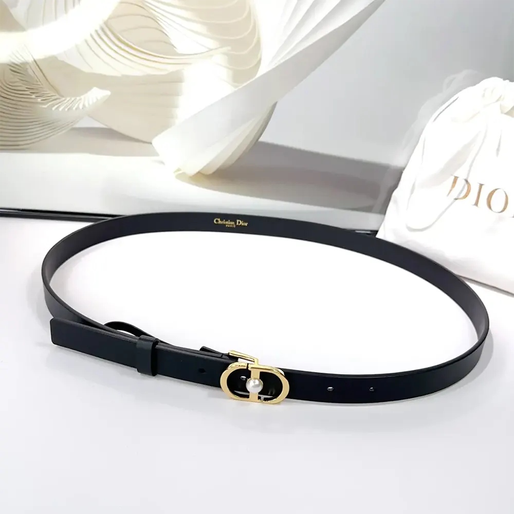 Side angle showing smooth leather texture of Dior Women 30 Montaigne Jolie Belt