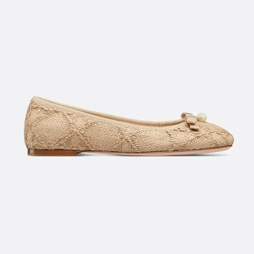 Side profile of Dior Women Dior Ballet Flat Natural Cannage Raffia